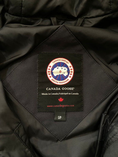 Women's Canada Goose Mackenzie Parka Navy Very Good (Small)